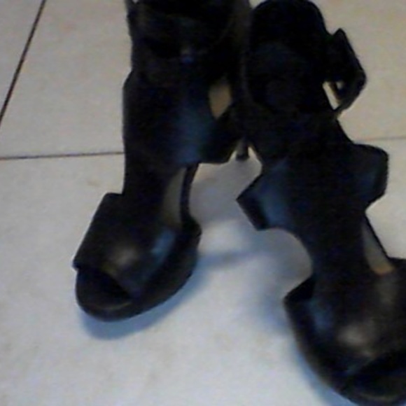 shoes - Picture 2 of 2